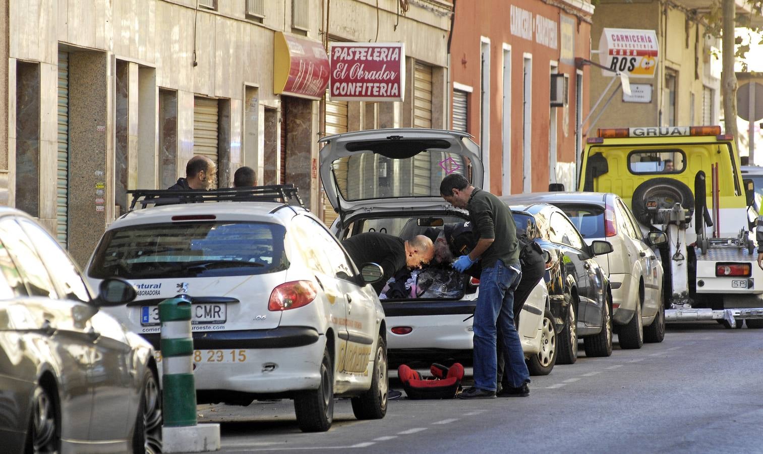 Una mujer herida tras explotar un artefacto en su coche