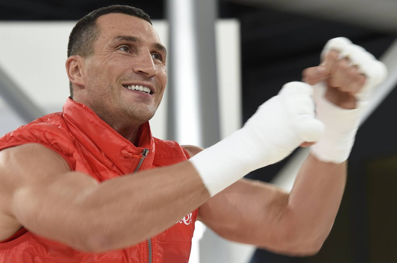 Shannon Briggs presenta el combate entre Vladimir Klitschko y Kubrat Pulev