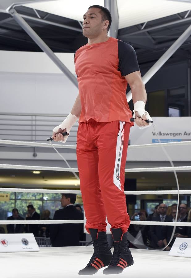 Shannon Briggs presenta el combate entre Vladimir Klitschko y Kubrat Pulev