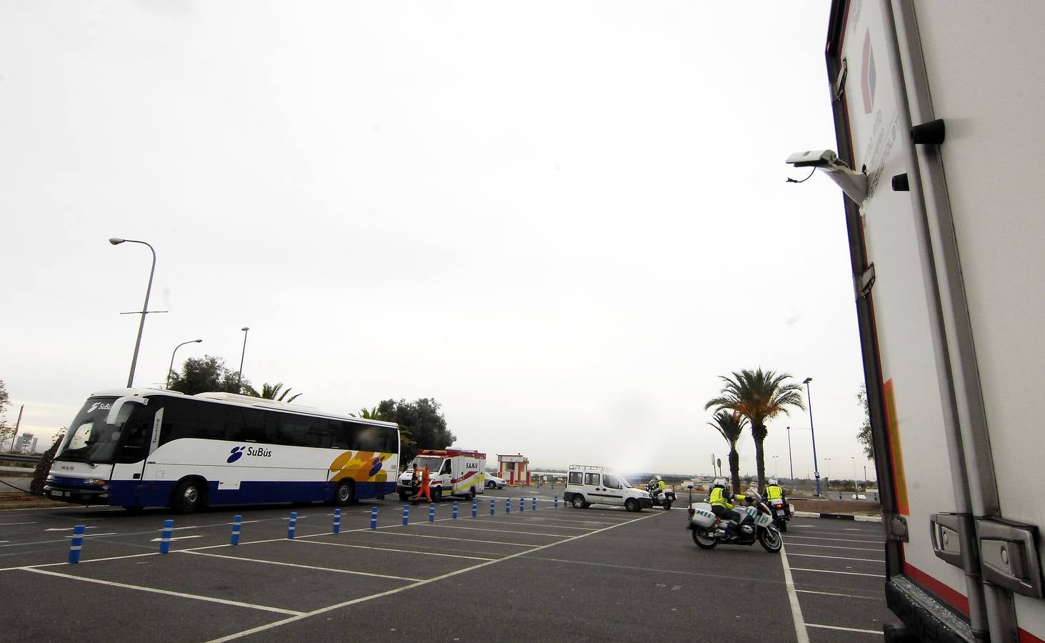 Choque entre un autocar y un trailer entre Elche y Alicante