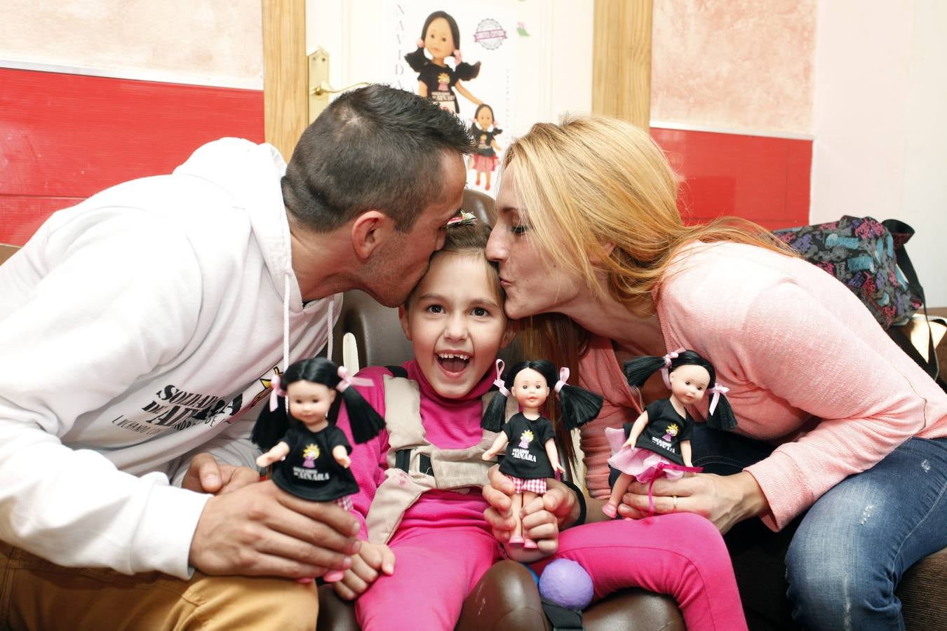 Ainara Reina Nicolás, una niña de Puente Tocinos con una enfermedad rara llamada 'leucoencefalopatía de la sustancia blanca evanescente'