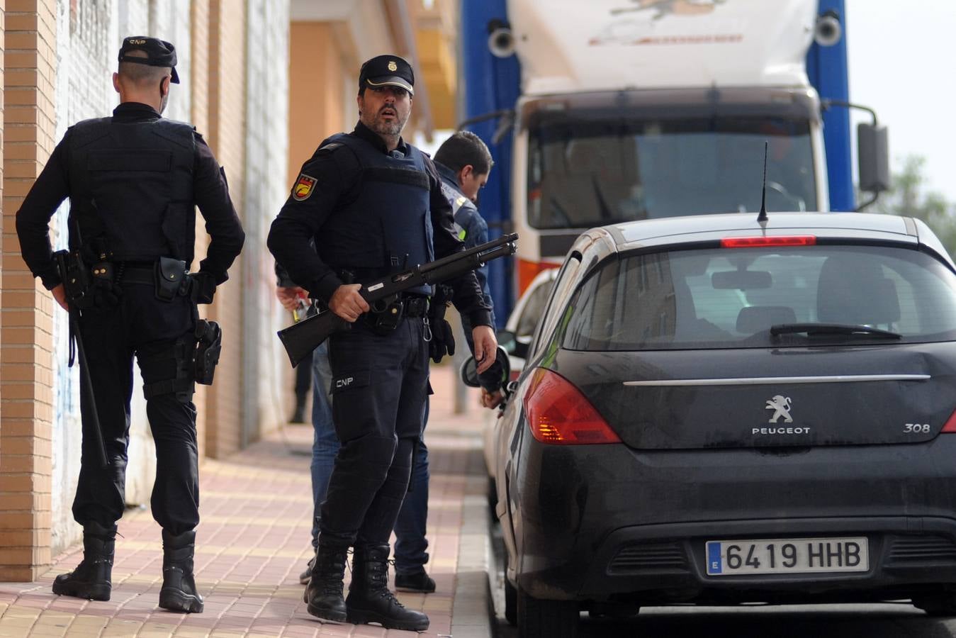 Tres detenidos por la muerte del portero y un cliente de la discoteca Blue Diamond