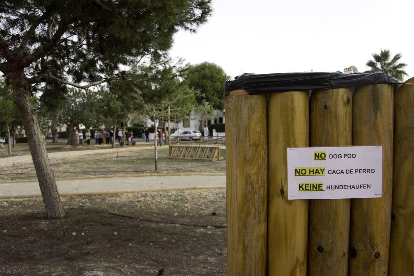 Vecinos en el parque rehabilitado de Villamartín