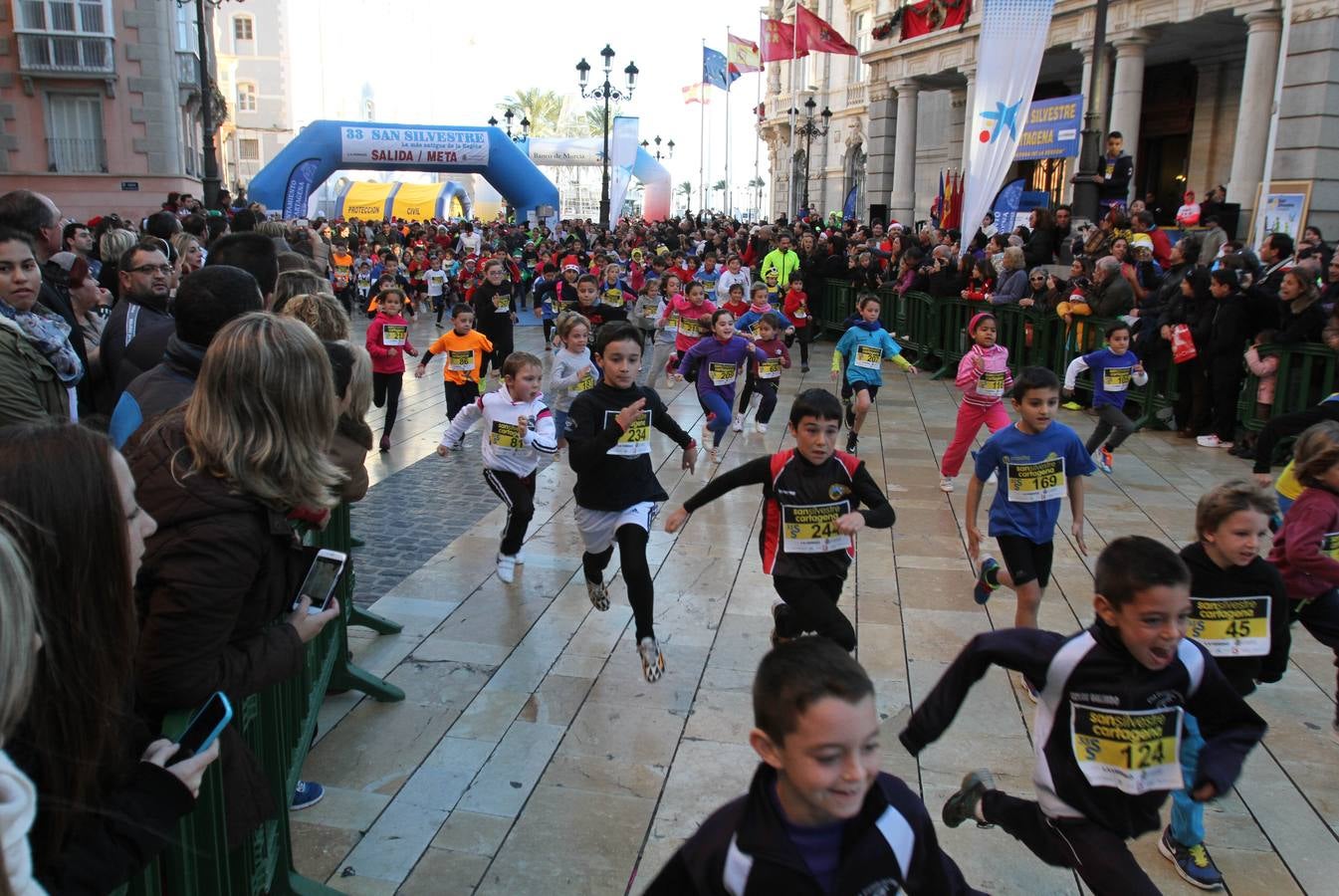 Los pequeños también disfrutan de la San Silvestre de Cartagena