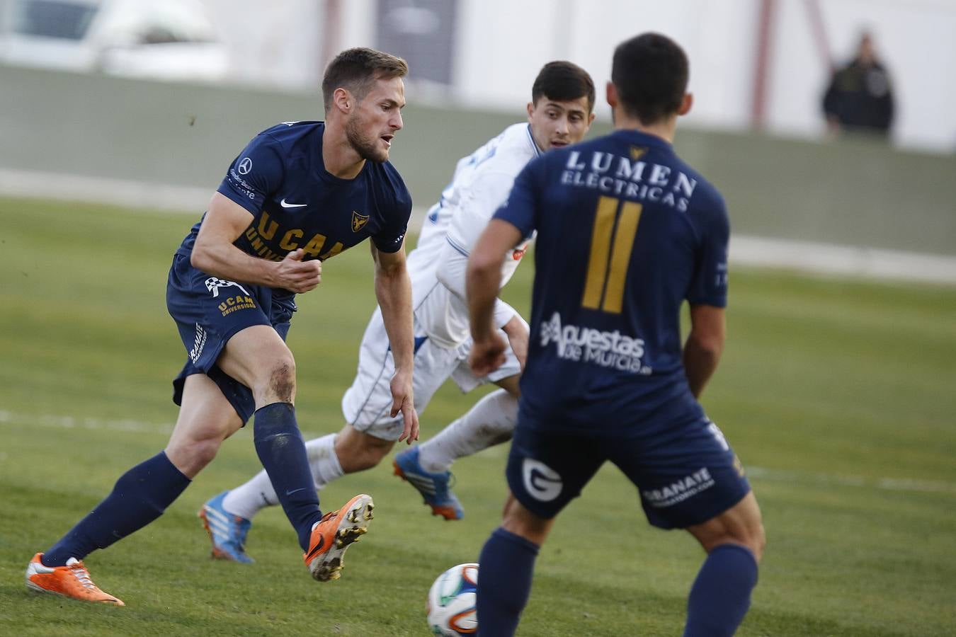 El UCAM Murcia, campeón de invierno tras vencer a El Palo (2-0)