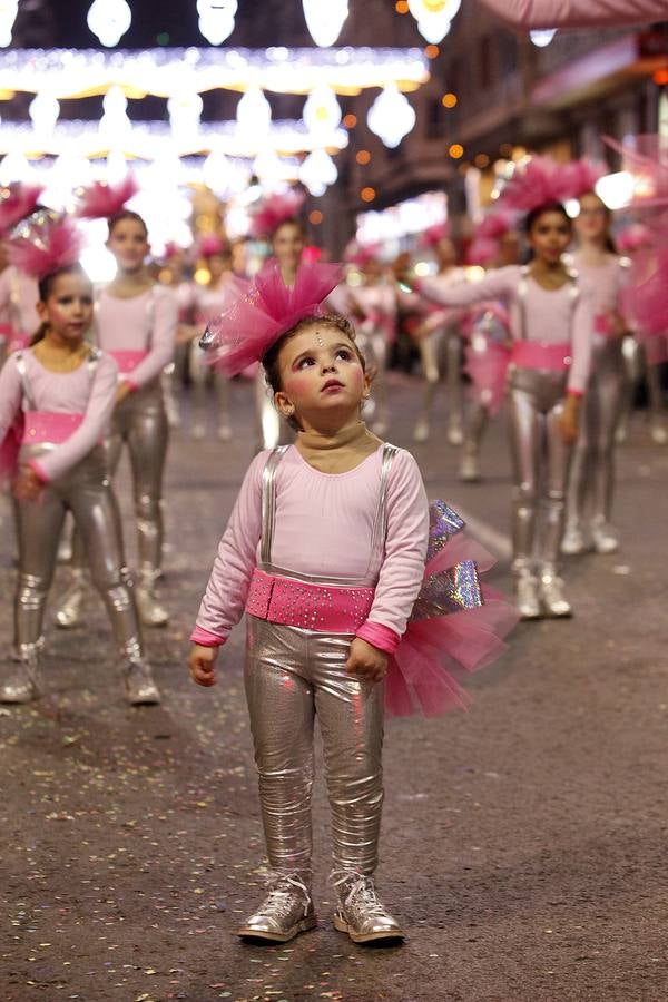 Miles de niños llenan el centro de Murcia para ver la Cabalgata de los Reyes Magos
