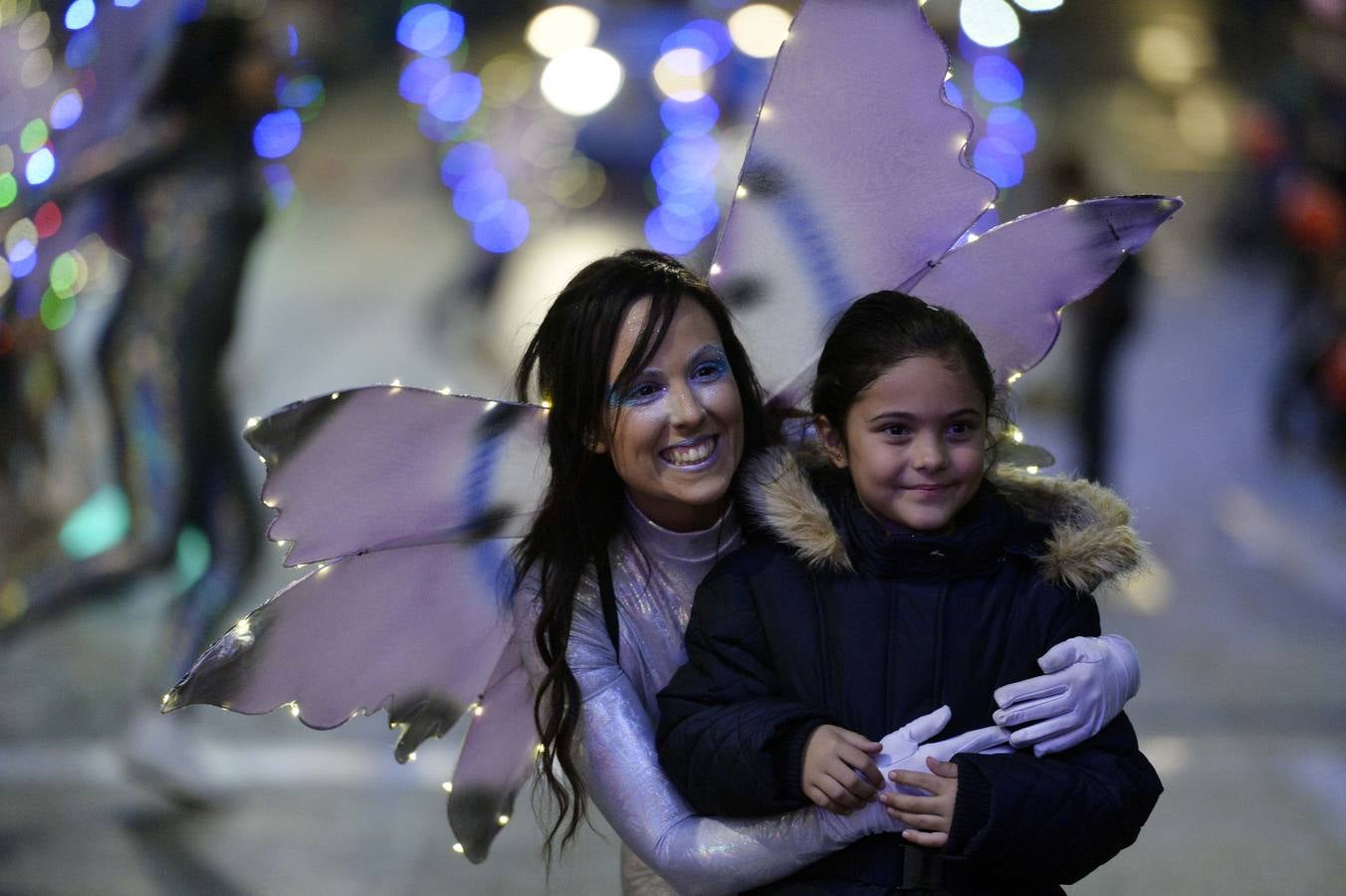 Miles de niños llenan el centro de Murcia para ver la Cabalgata de los Reyes Magos