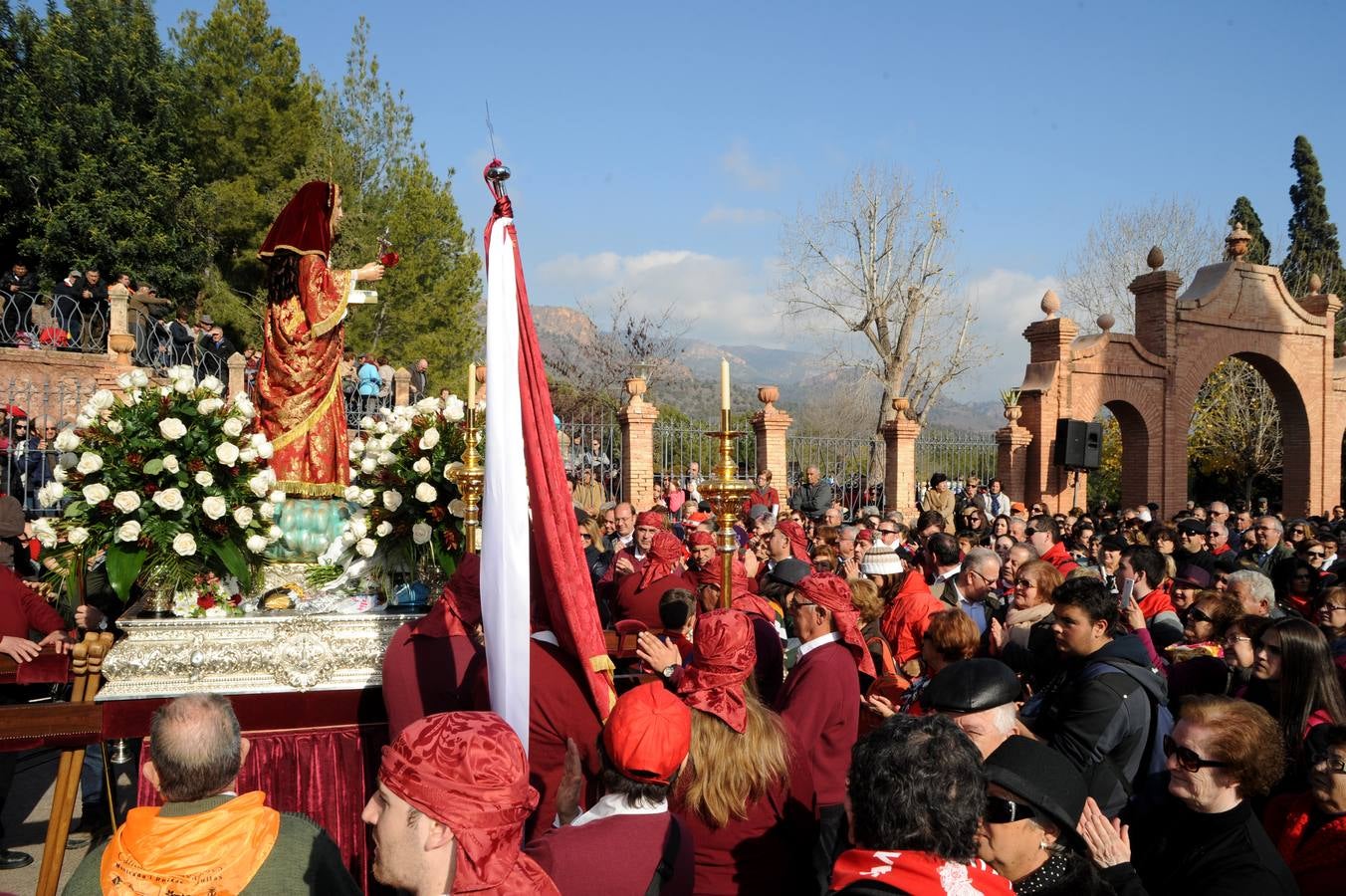 Santa Eulalia regresa a su ermita junto a 13.000 personas