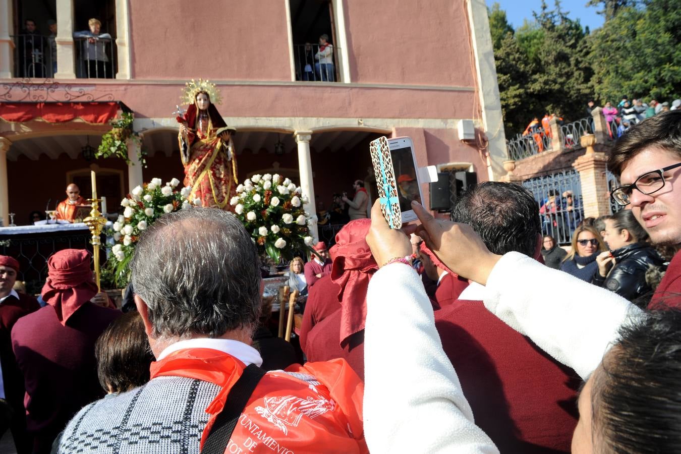 Santa Eulalia regresa a su ermita junto a 13.000 personas