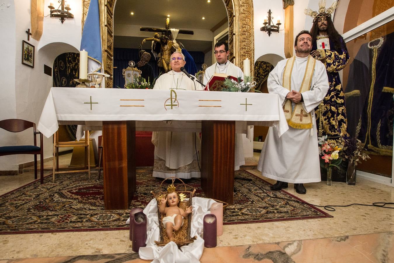 Jesus Murgui realiza una visita pastoral a la hermita de la Santa Cruz