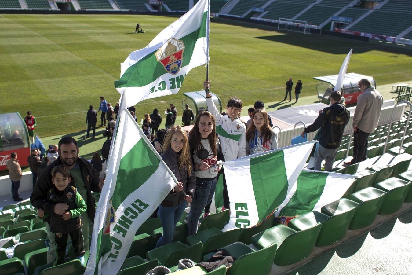 Las peñas del Elche animan al equipo