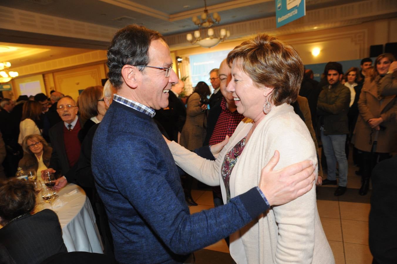 Los asistentes al acto electoral del PP arropan a Cámara en el primer mitin de la precampaña