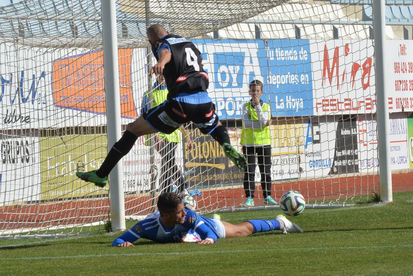 El fantasma del descenso se pasea por el Artés (0-1)