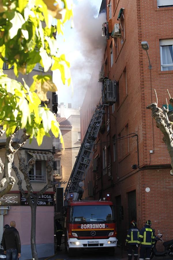 Dos intoxicados en el incendio de un piso en Murcia