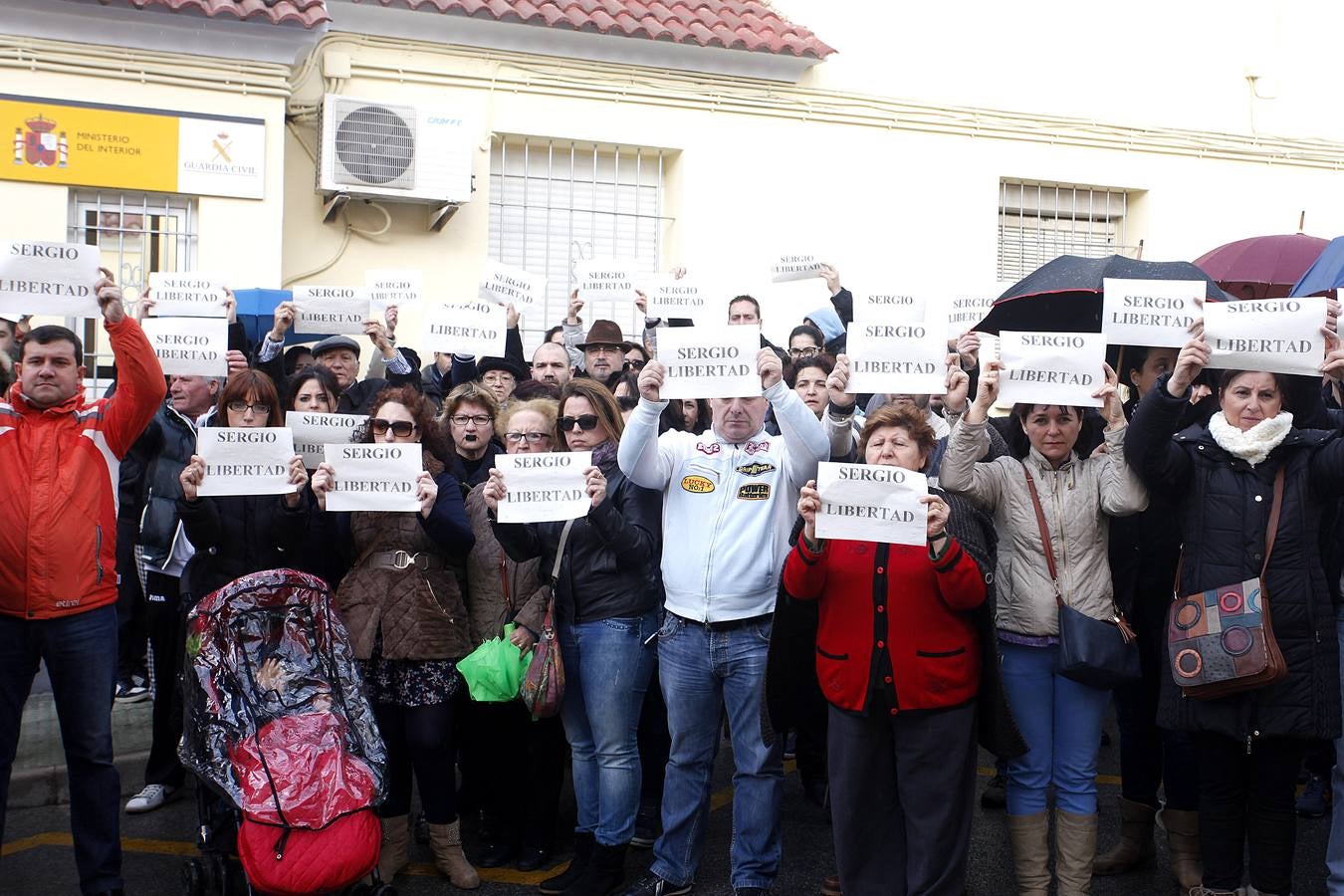 Concentración para apoyar al guardia civil encarcelado por llamar «maricón» a un superior