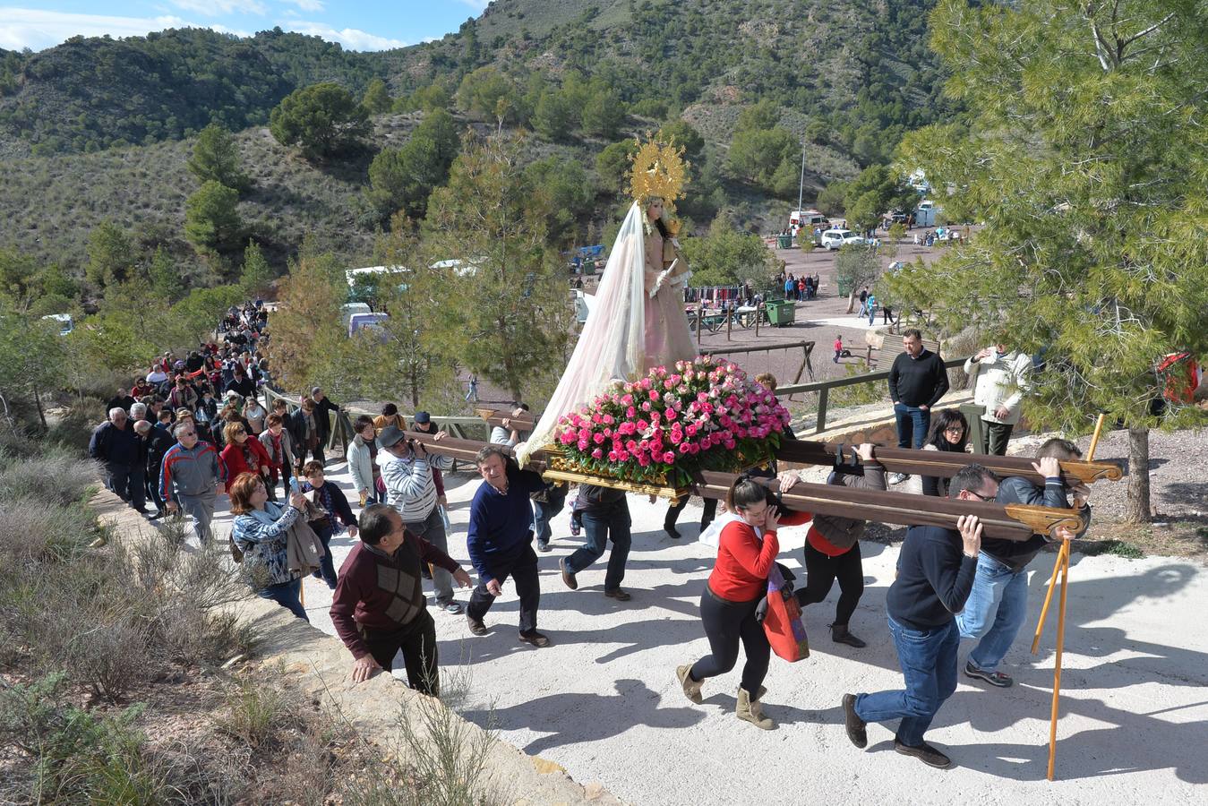 La Hoya se echa al monte con la Virgen de la Salud