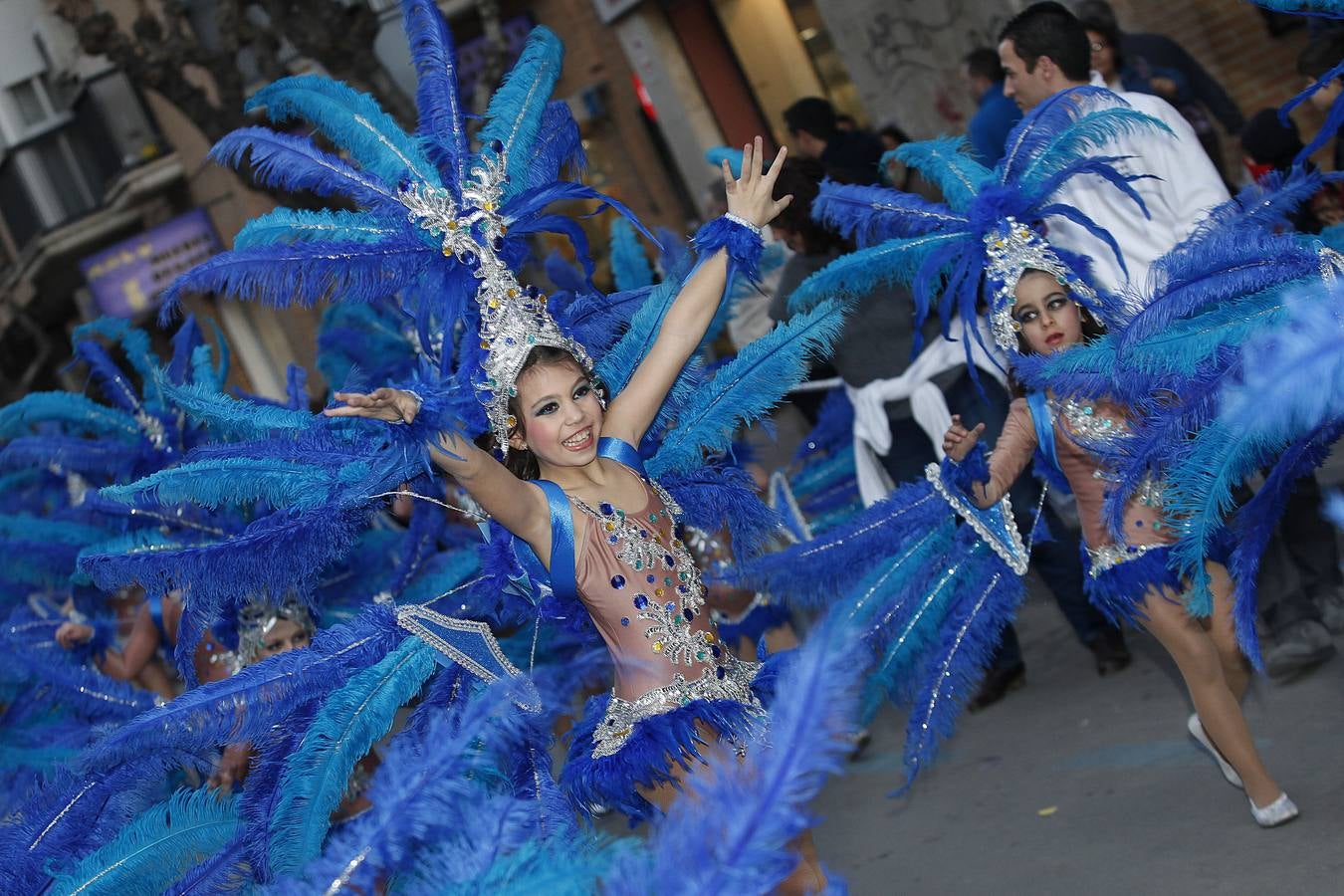 El Carnaval del barrio de El Carmen sacó a cientos de vecinos a las calles
