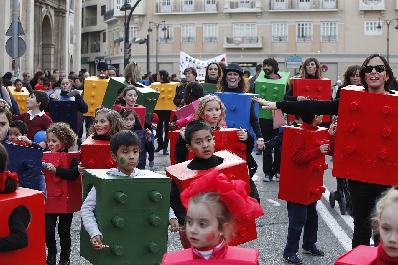 El Carnaval del barrio de El Carmen sacó a cientos de vecinos a las calles