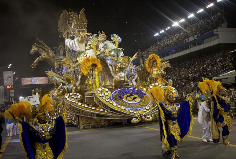 Locura carnavalera en Brasil