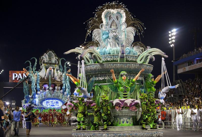 Locura carnavalera en Brasil