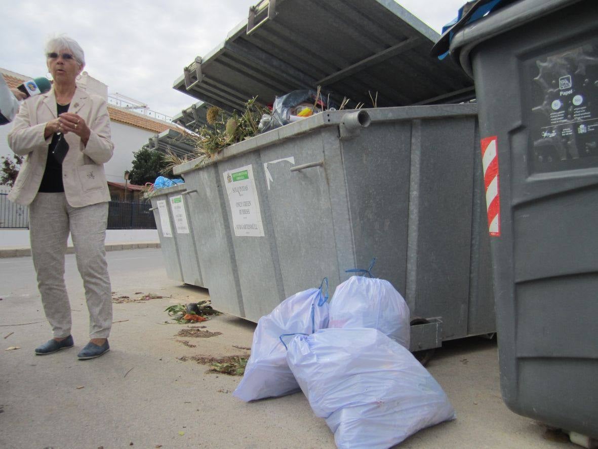 Acumulación de basuras en urbanizaciones de Orihuela