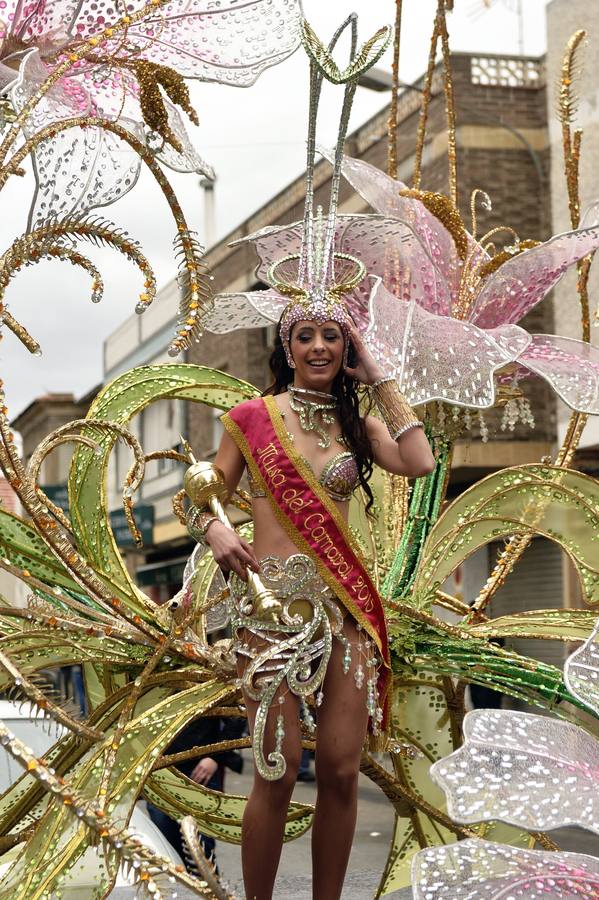 Pablo Iglesias y La Pantoja bailan en Cabezo de Torres