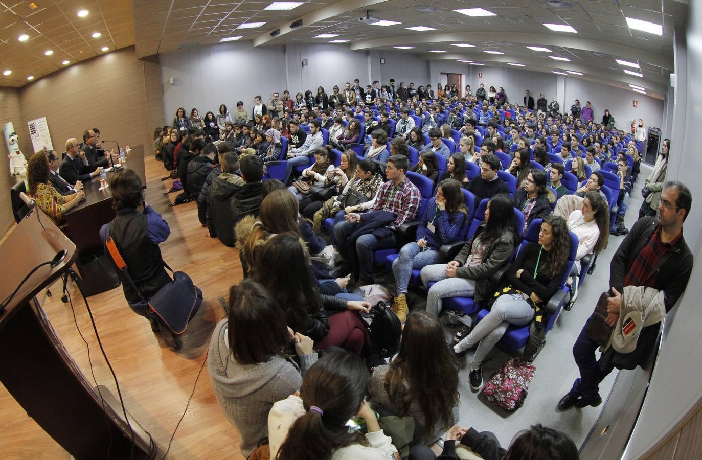 (20-02) Unos 225 estudiantes de una treintena de institutos de la Región participaron, en la Escuela de Agrónomos, en la V Olimpiada Agroalimentaria y Ambiental de la Universidad Politécnica de Cartagena (UPCT). La iniciativa busca concienciar sobre la importancia de dicho sector y acercar esta ingeniería a los futuros universitarios.