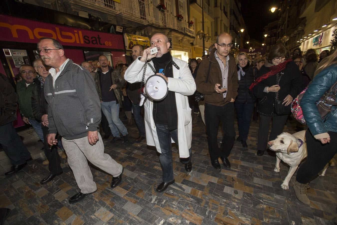 Miles de personas denuncian el «abandono» sanitario en Cartagena