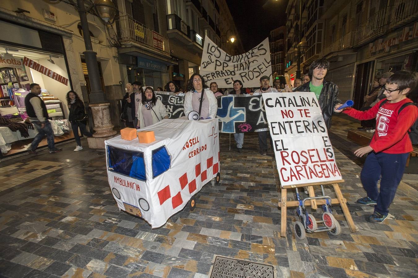 Miles de personas denuncian el «abandono» sanitario en Cartagena