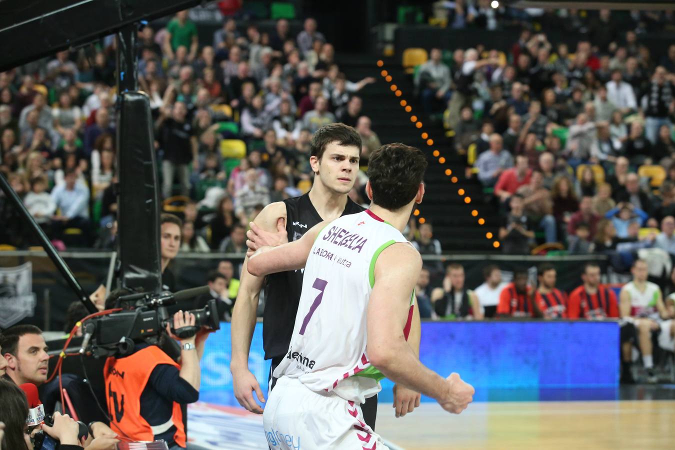 Increíble tangana en el Bilbao basket-Laboral Kutxa