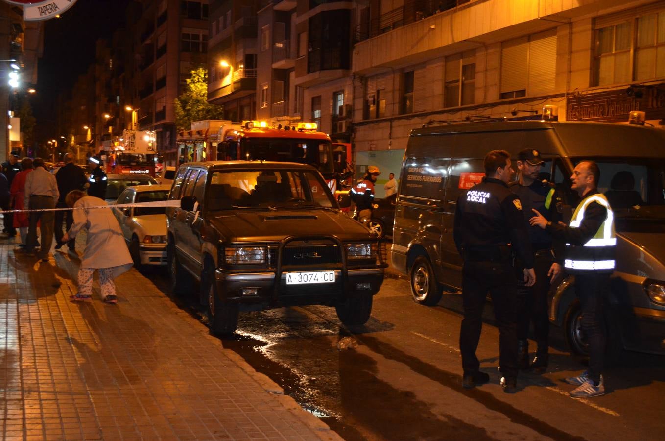 Fallece una anciana y otras 5 personas son atendidas en un incendio en Elche