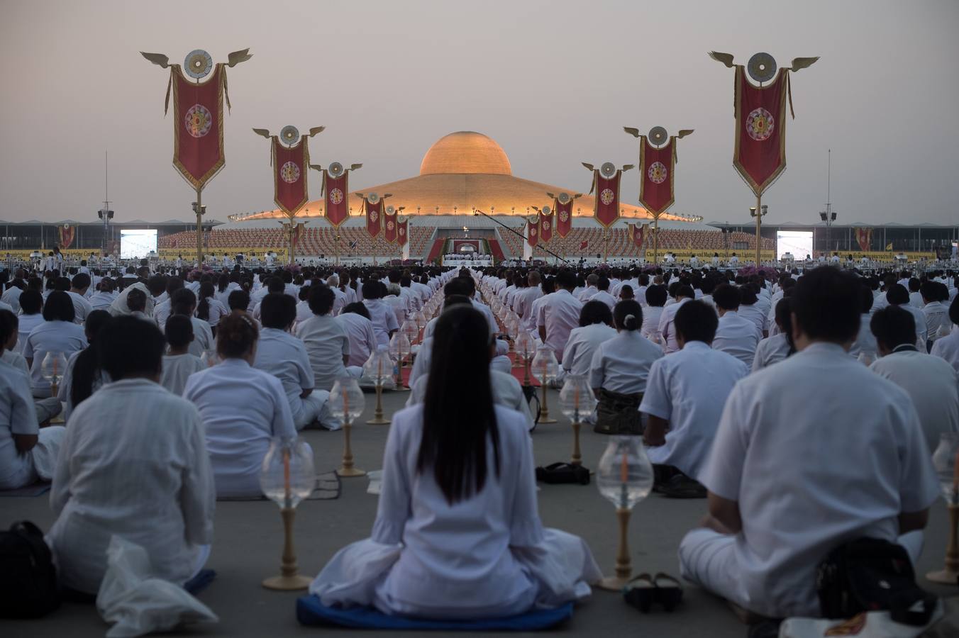 Festividad del Makha Bucha en Tailandia