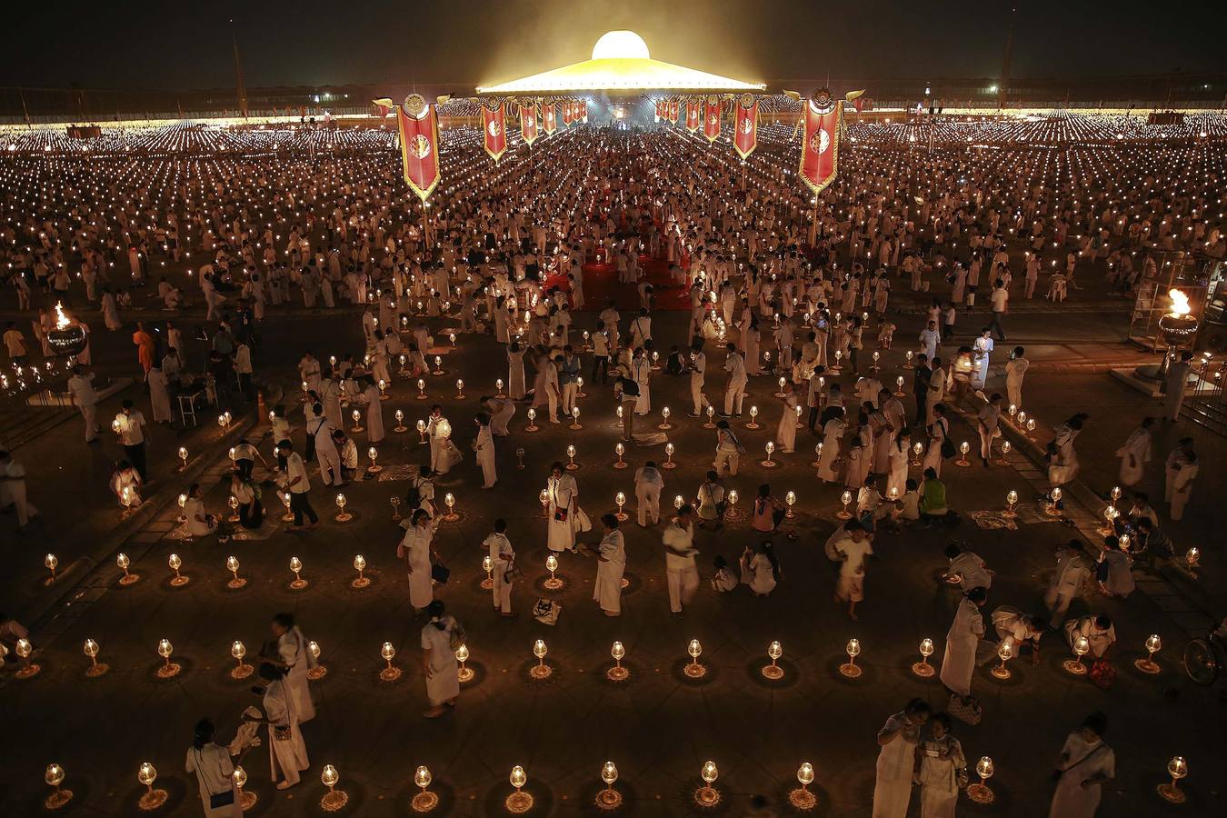 Festividad del Makha Bucha en Tailandia