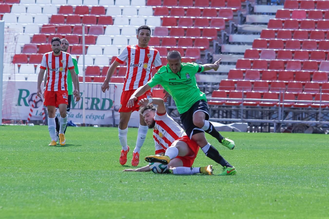 El Almería B se impone a un Cartagena digno (2-0)