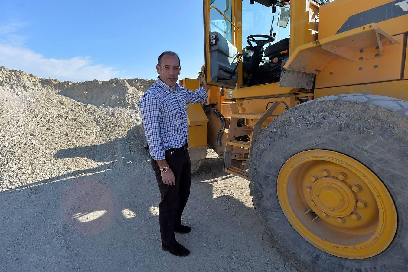 (02-03) Miguel Pajel, empresario de Áridos, que arena la carrera en la Semana Santa de Lorca