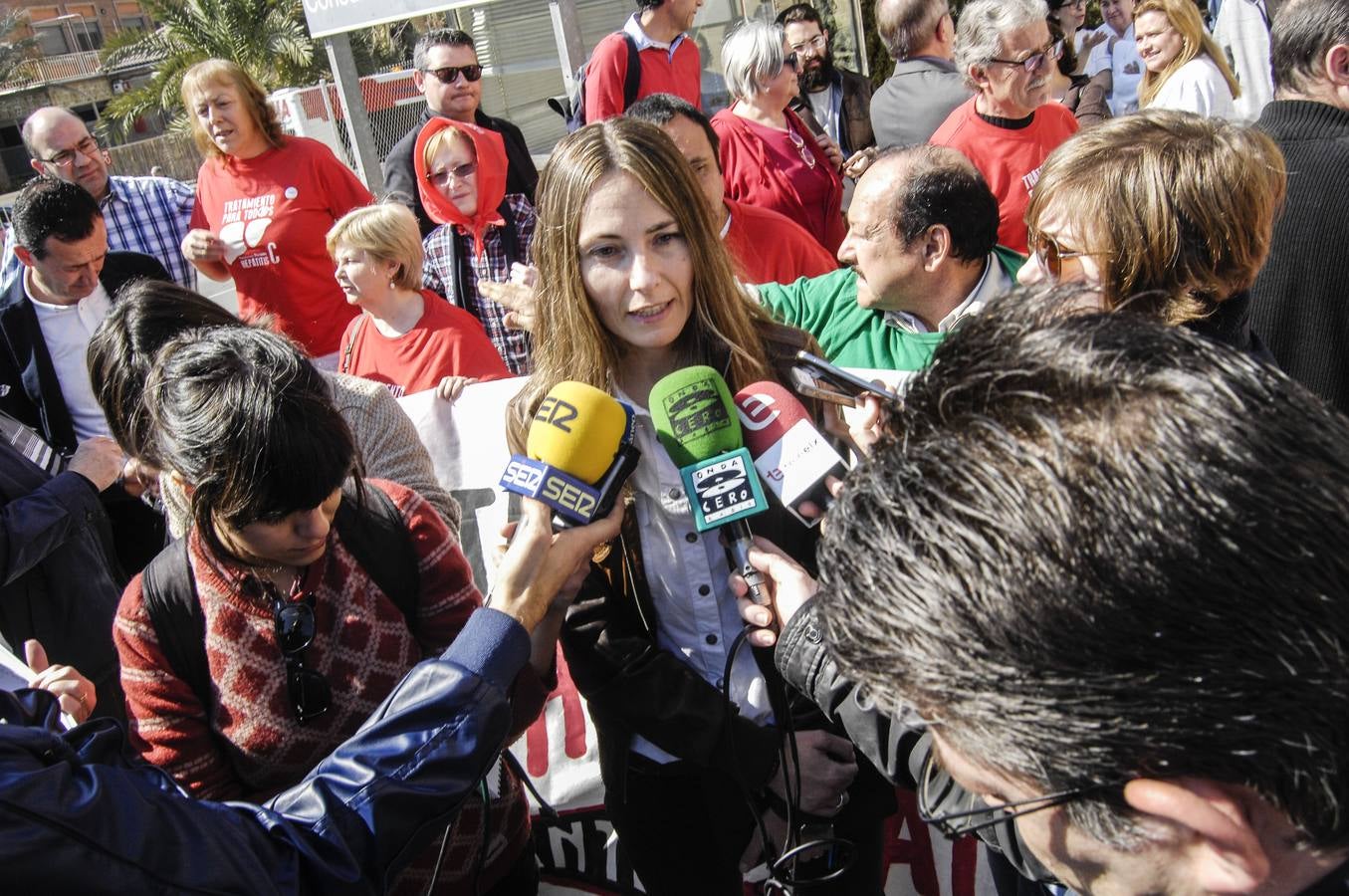 El Hospital del Elche prohíbe una concentración de enfermos de hepatitis