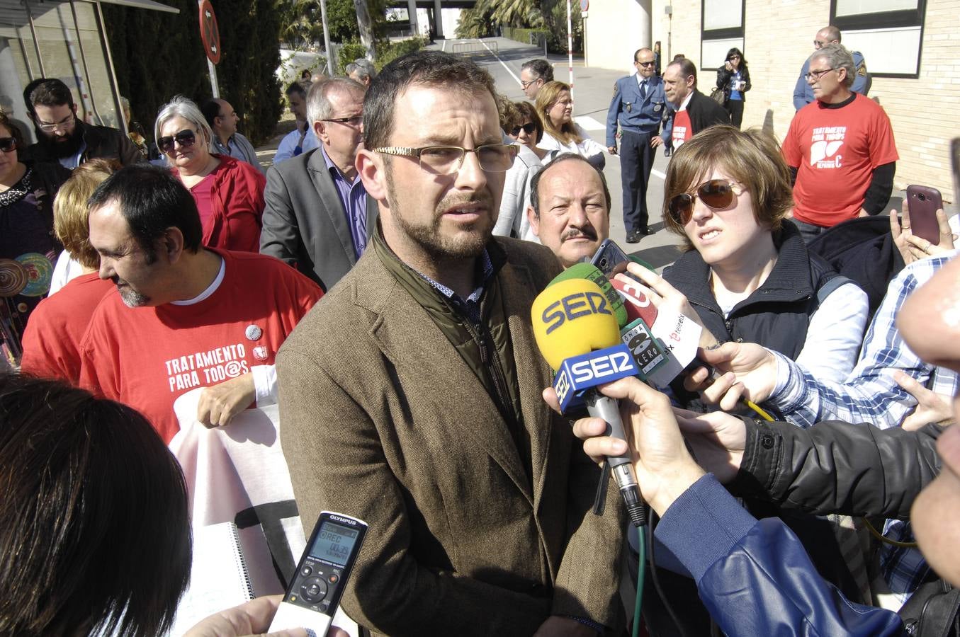 El Hospital del Elche prohíbe una concentración de enfermos de hepatitis