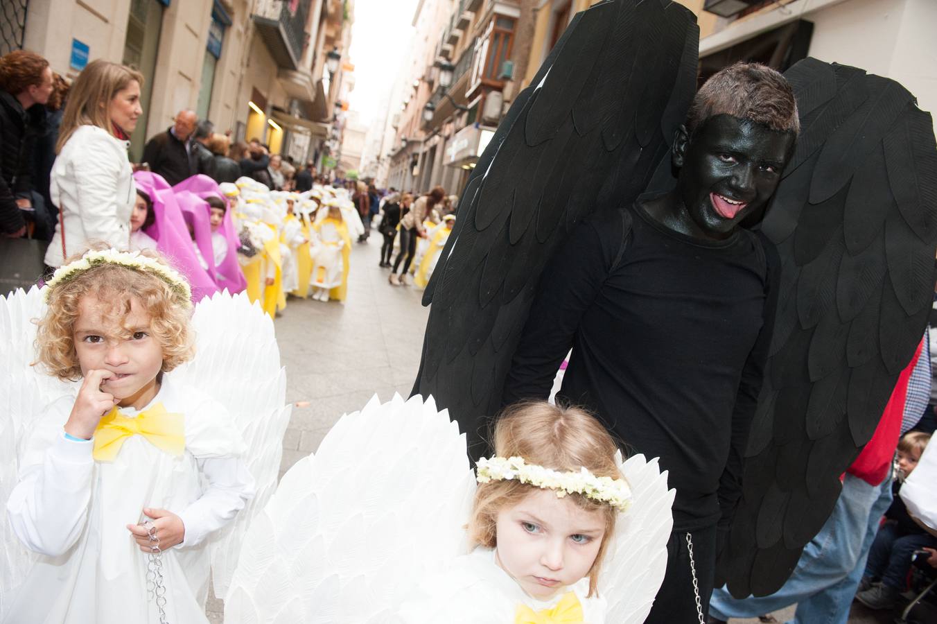 La Procesión del Ángel recorre las calles de la capital