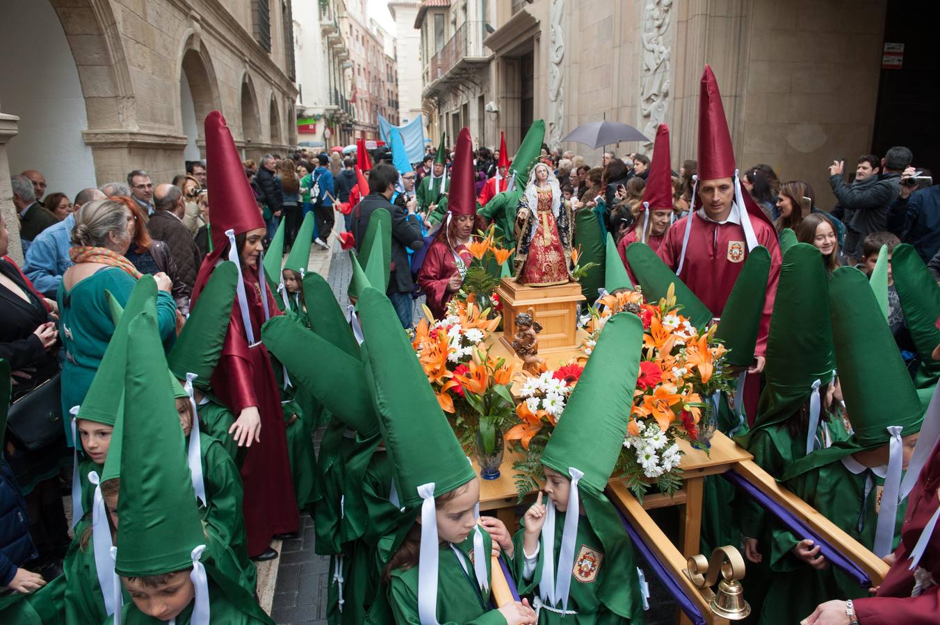 La Procesión del Ángel recorre las calles de la capital