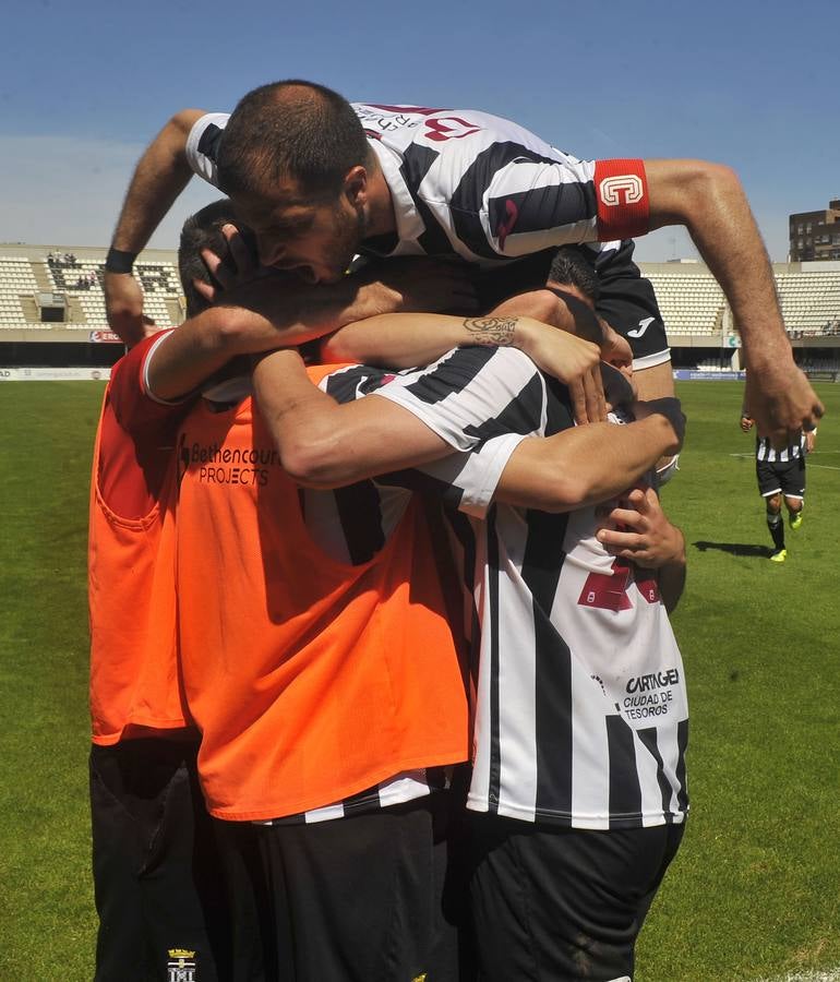 Chus Hevia saca al Efesé del descenso (1-0)