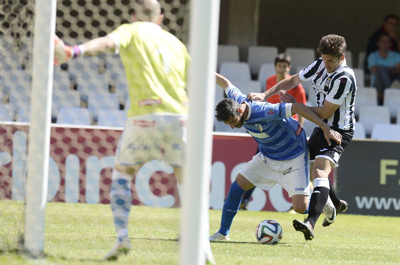 Chus Hevia saca al Efesé del descenso (1-0)