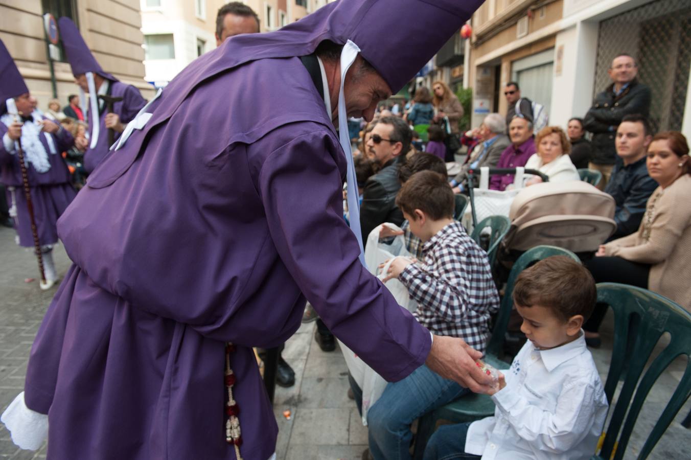 Calles repletas en una mañana primaveral para ver &#039;los Salzillos&#039;