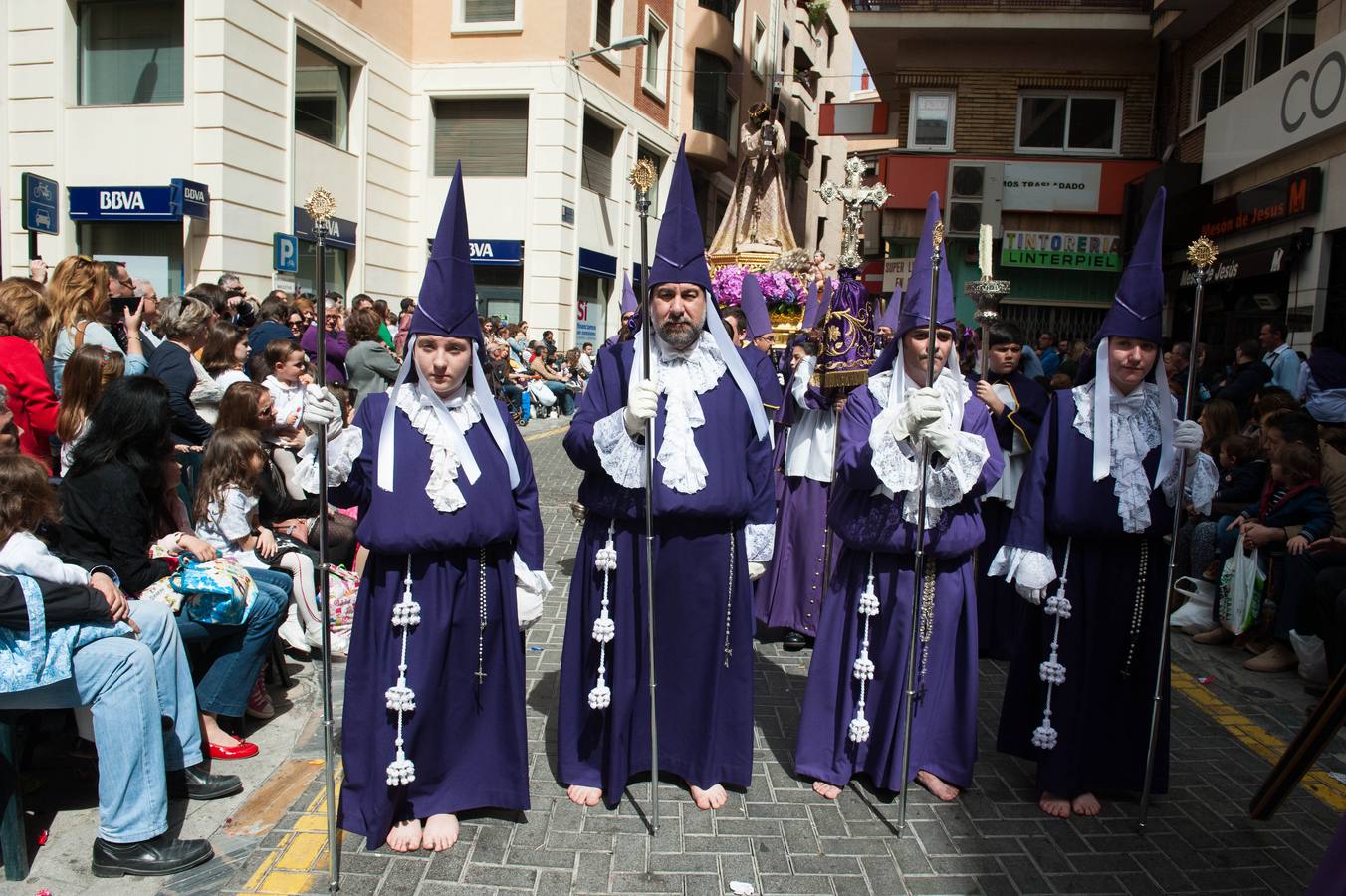 Calles repletas en una mañana primaveral para ver &#039;los Salzillos&#039;