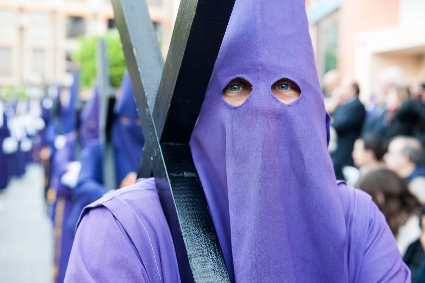 El morado toma el Viernes Santo murciano