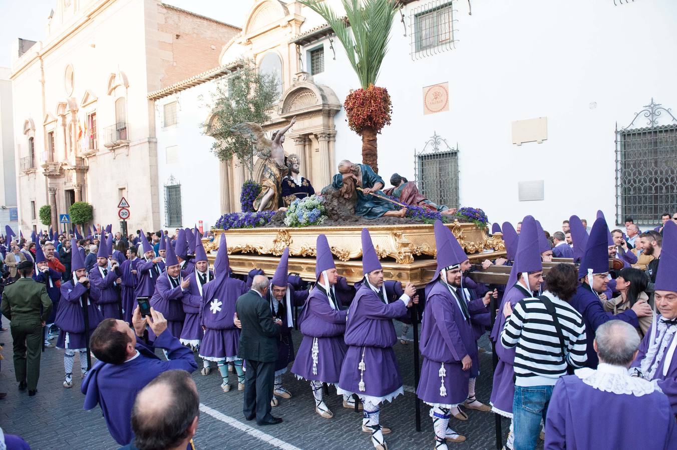 El morado toma el Viernes Santo murciano