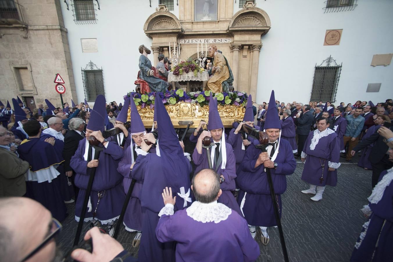 El morado toma el Viernes Santo murciano