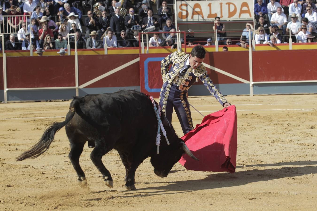 La terna, a hombros en la alternativa de Moreno