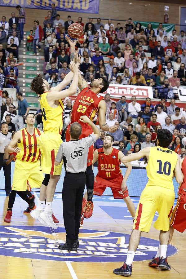 El UCAM Murcia pierte ante el FC Barcelona por un espeso ataque (64-76)