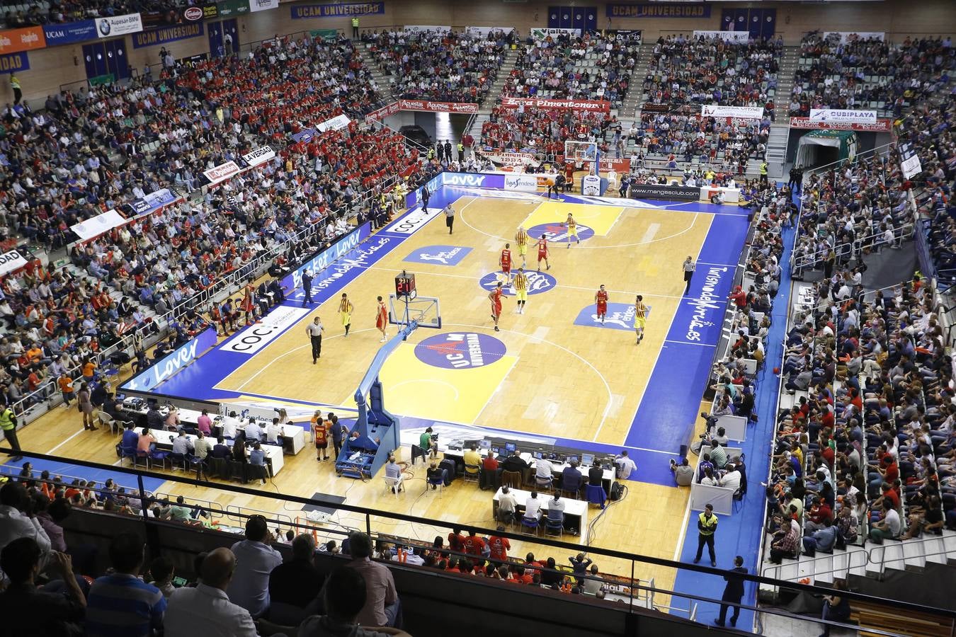 El UCAM Murcia pierte ante el FC Barcelona por un espeso ataque (64-76)