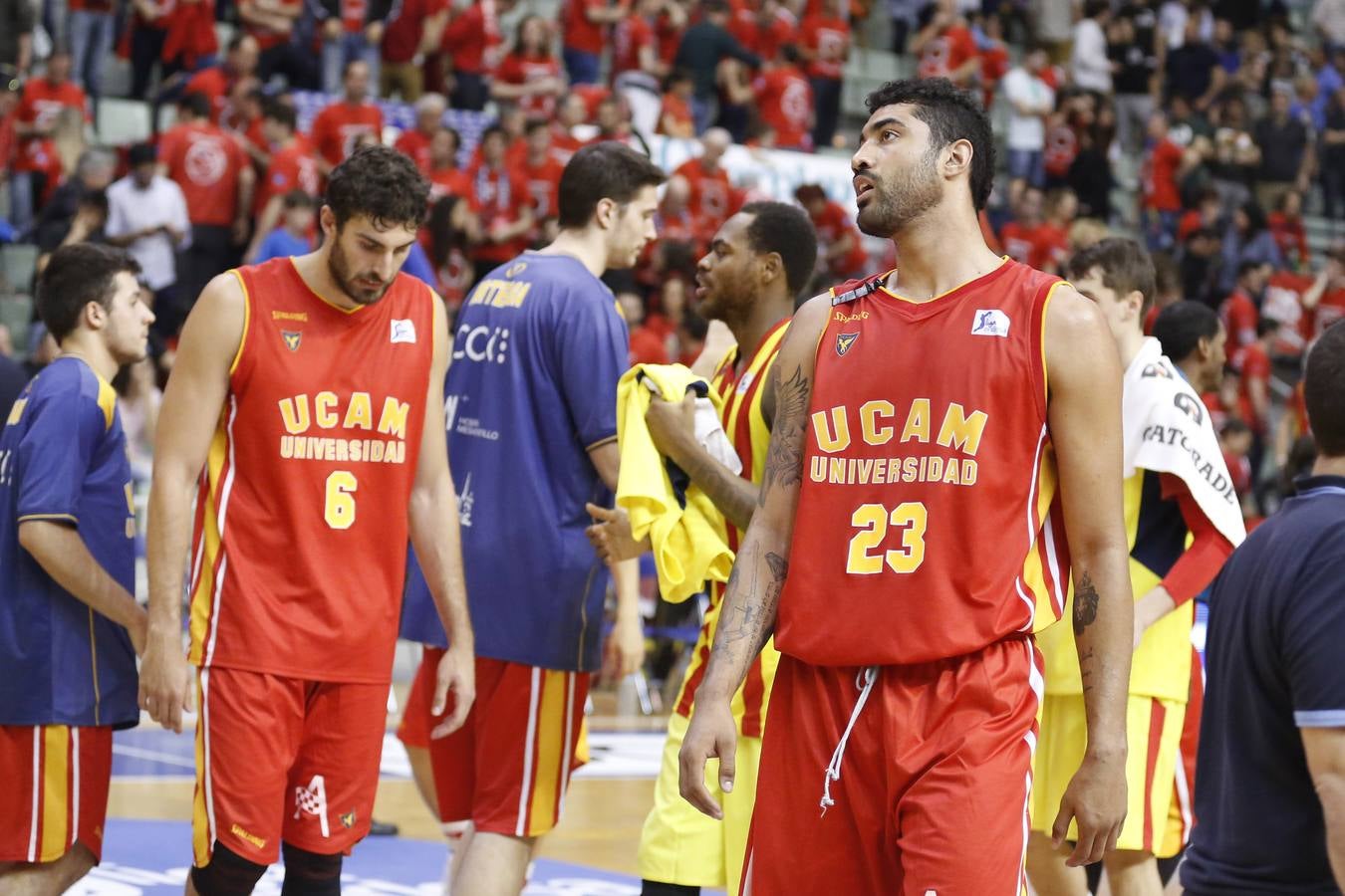 El UCAM Murcia pierte ante el FC Barcelona por un espeso ataque (64-76)